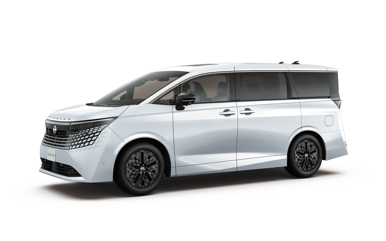 日産 エルグランド 新型（プリズムホワイト）