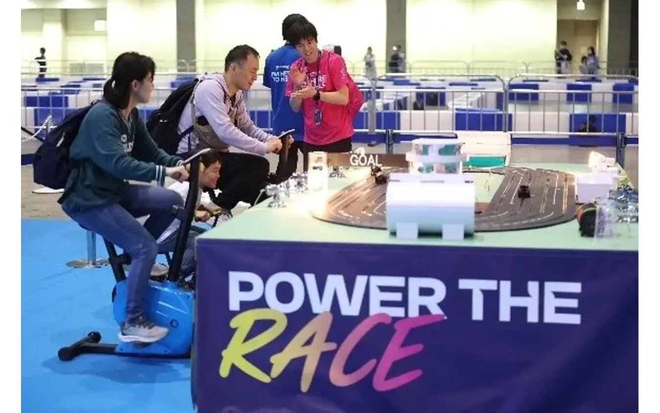 ペダル発電を使ったレース体験