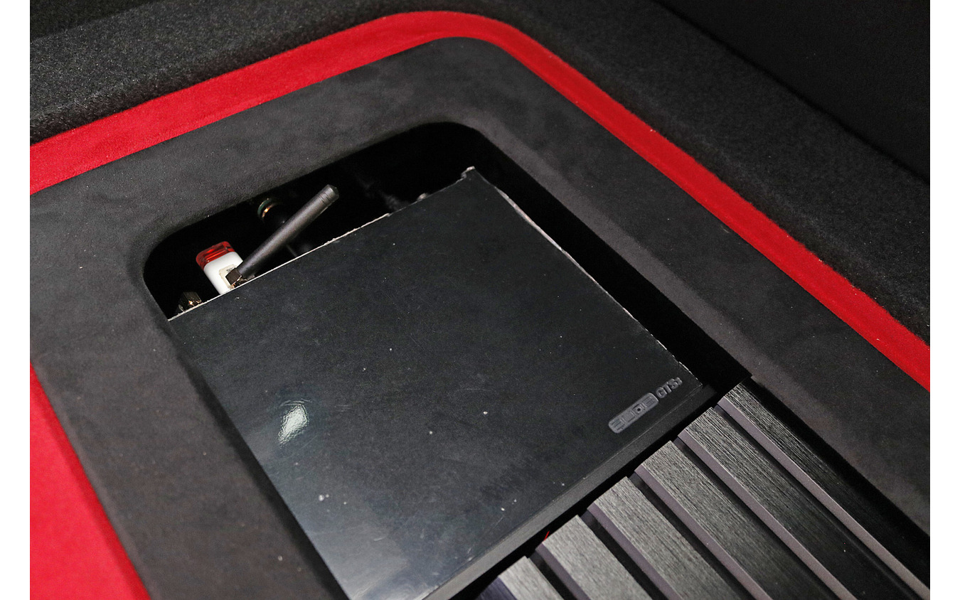 音楽再生環境を整えるのはアウネのデジタルプレイヤーであるGTS3。車載プレイヤーによる使い勝手の良さも備える。