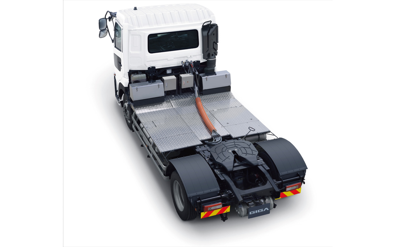 いすゞ『ギガ トラクタ』の車両運搬用ショートキャブ