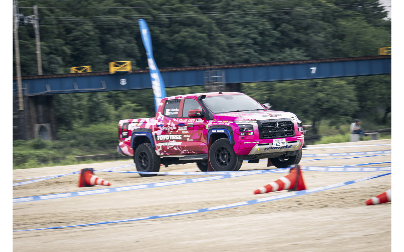 圭rallyproject with MMC TOYO TIRES・三菱トライトン