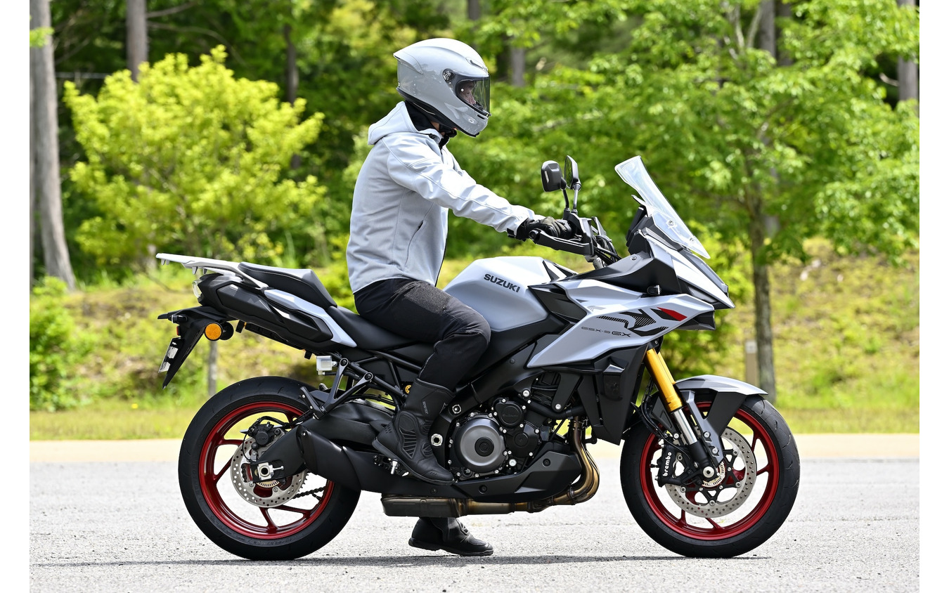 スズキ GSX-S1000GXのライディングポジション