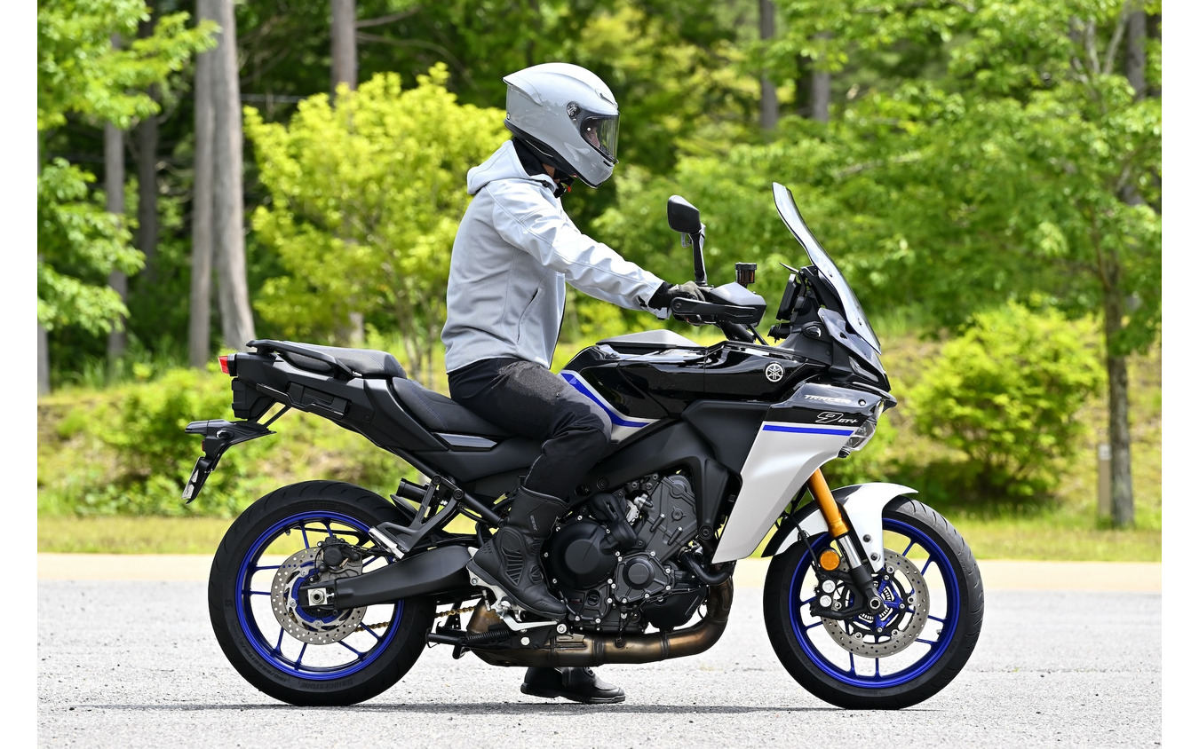 ヤマハ トレーサー9 GT+ Y-AMTのライディングポジション