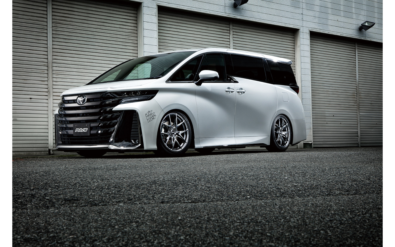 TOYOTA VELLFIRE × RAYS VERSUS VOUGE VV21S（ジェットブラック）