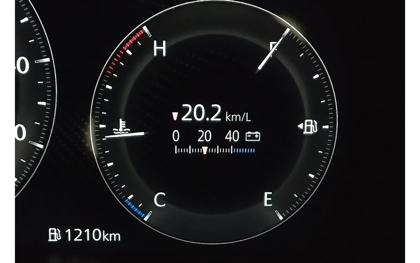 マイルドハイブリッド、非ハイブリッドとも3.3リットル直6という大排気量としては望外と言うべき好燃費を記録した
