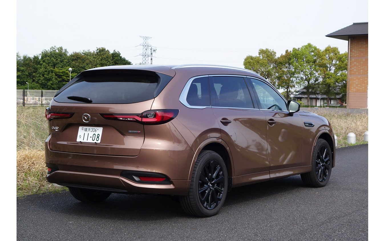 マツダ CX-80 XD-HYBRID。非ハイブリッドとの外観上の識別点はほとんどない