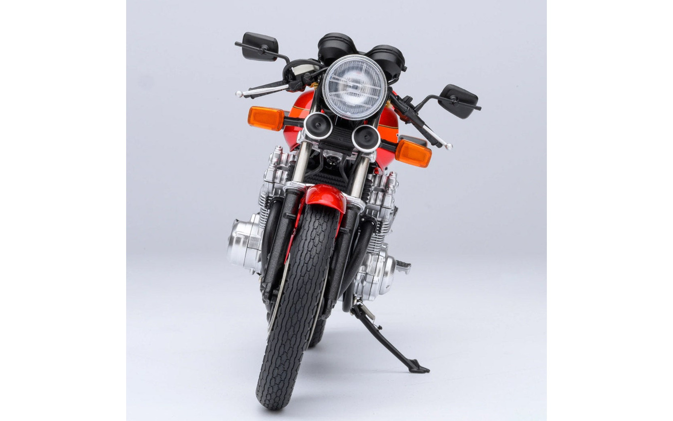 AUTOart 1/12スケール ホンダ CB750F「バリバリ伝説」（「巨摩 郡」ヘルメット付属）