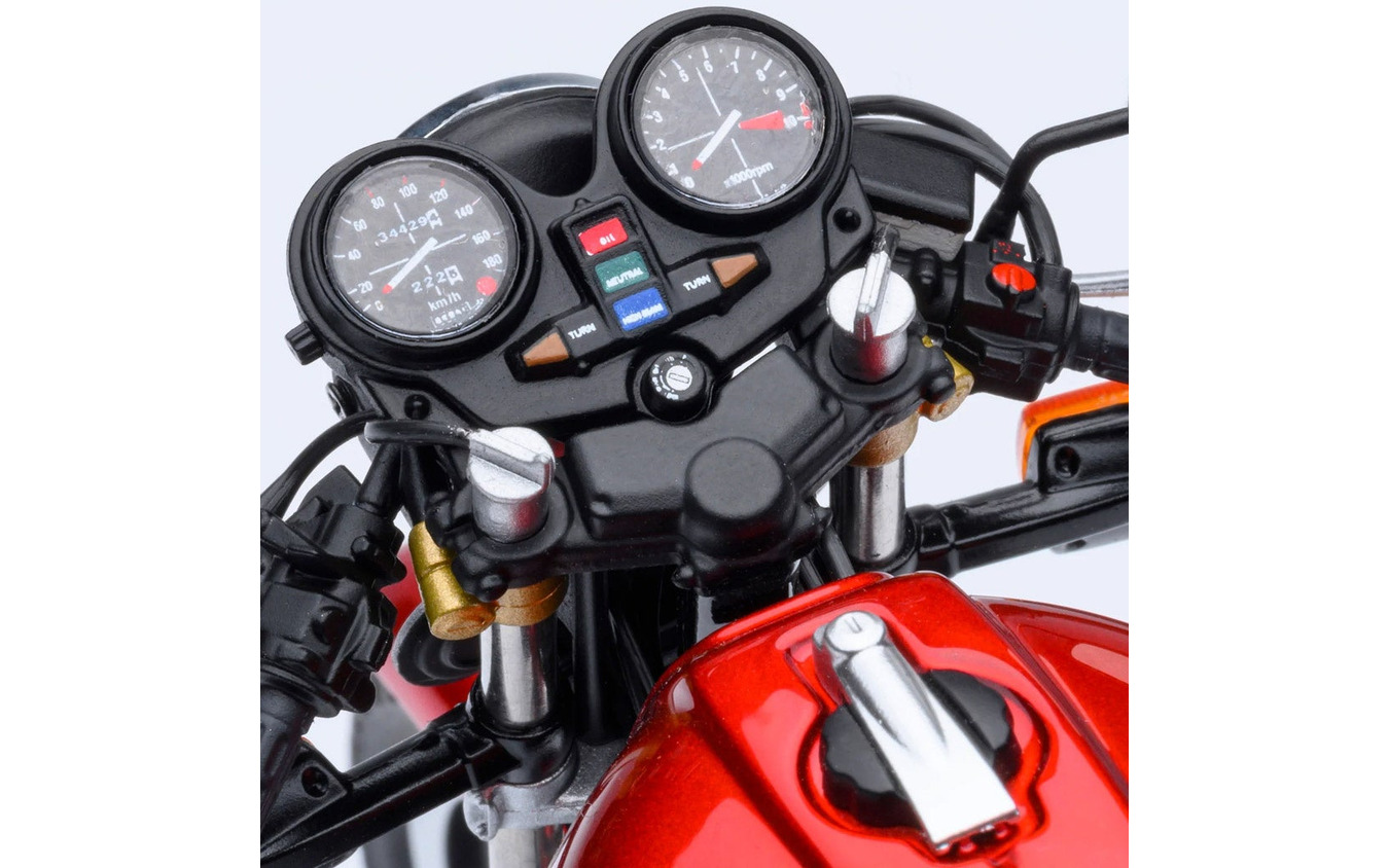 AUTOart 1/12スケール ホンダ CB750F「バリバリ伝説」（「巨摩 郡」ヘルメット付属）