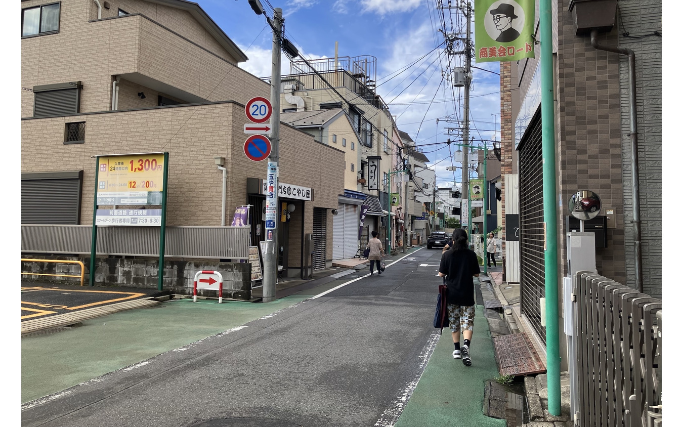 道路標識や道路標示で最高速度が指定されている場合は、その指定速度が優先される
