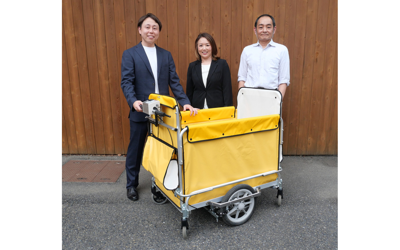五十畑工業の五十畑勝通氏、ゆめの樹保育園ほどがやの佐々木真由美施設長、ヤマハモーターエンジニアリングの光主侑一郎氏