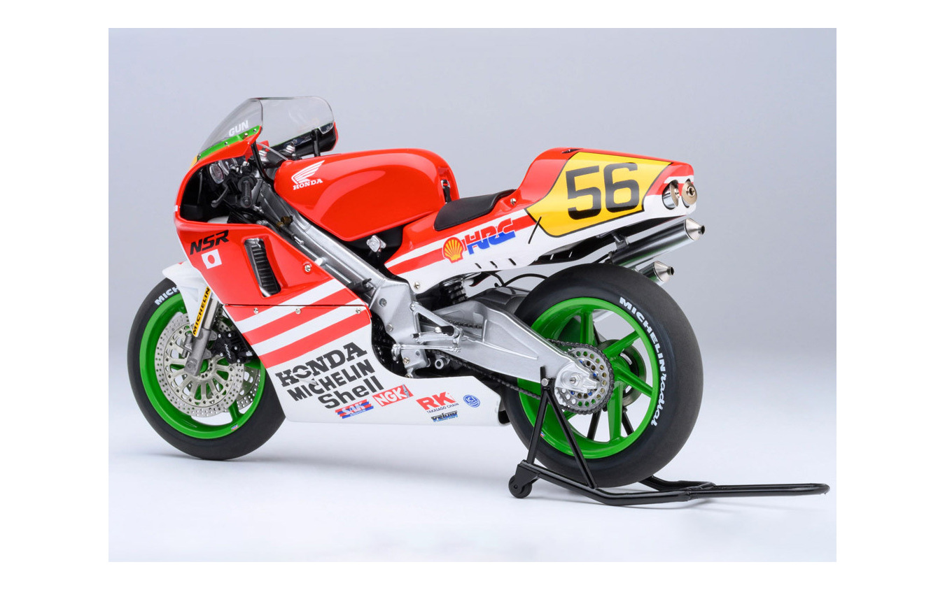 AUTOart 1/12スケール ホンダ・NSR500 WGP500 #56 「バリバリ伝説」（レーシングスタンド・「巨摩 郡」ヘルメット付属）