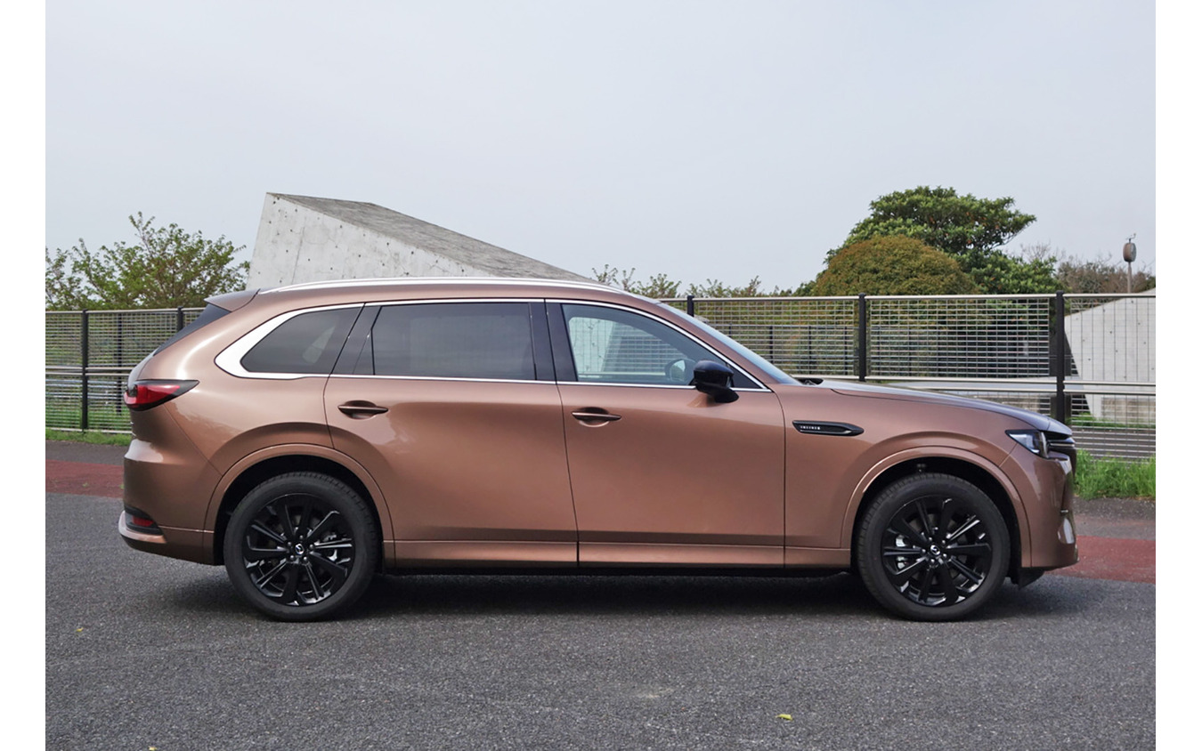 ホイールベースをCX-60比で250mm延長しているが、間延び感はない