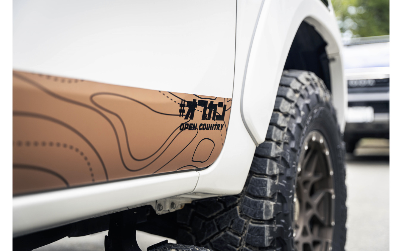 ハイラックス x OPEN COUNTRY R/T TRAIL【クマさんとキョンさん夫妻】