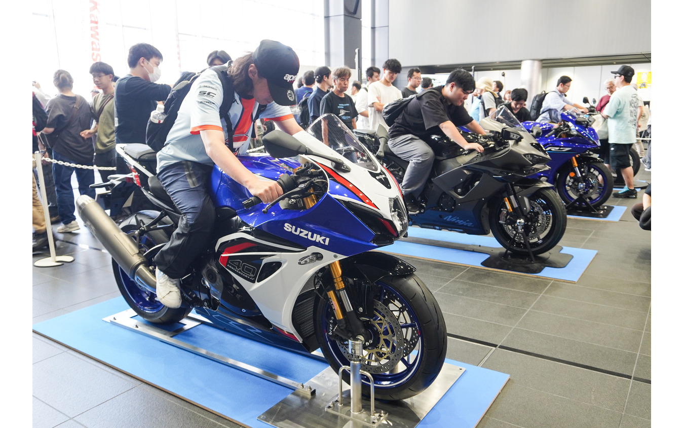 「三度の飯よりバイクが好き！バイク好きの心をくすぐるバイク展示」スズキ GSX-R1000R