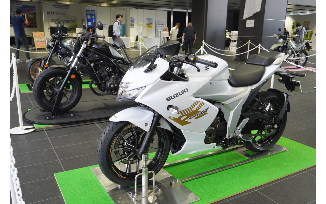 「はじめの一歩におすすめのモデル展示」スズキ ジクサーSF250