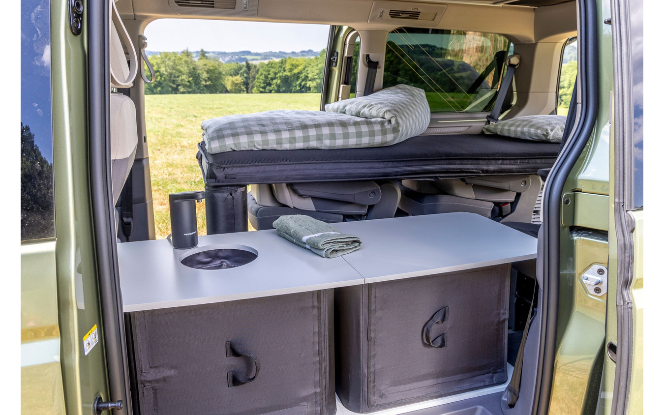 VW『カリフォルニア ビーチ』新型専用の空気注入式キッチンとフレキシブルベッドシステム搭載車