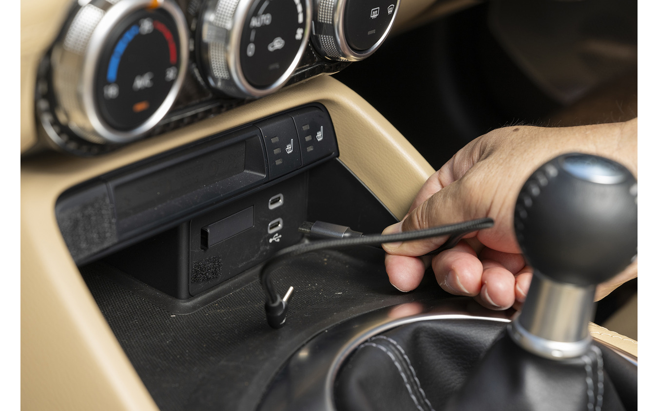 Ottocast P3 Proを車内USBに接続すれば設定完了