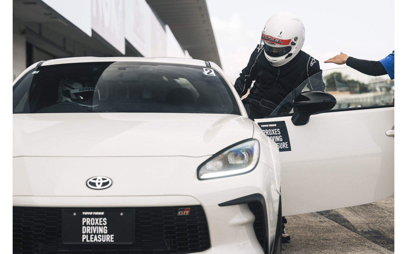 TOYO TIRES『PROXES DRIVING PLEASURE』