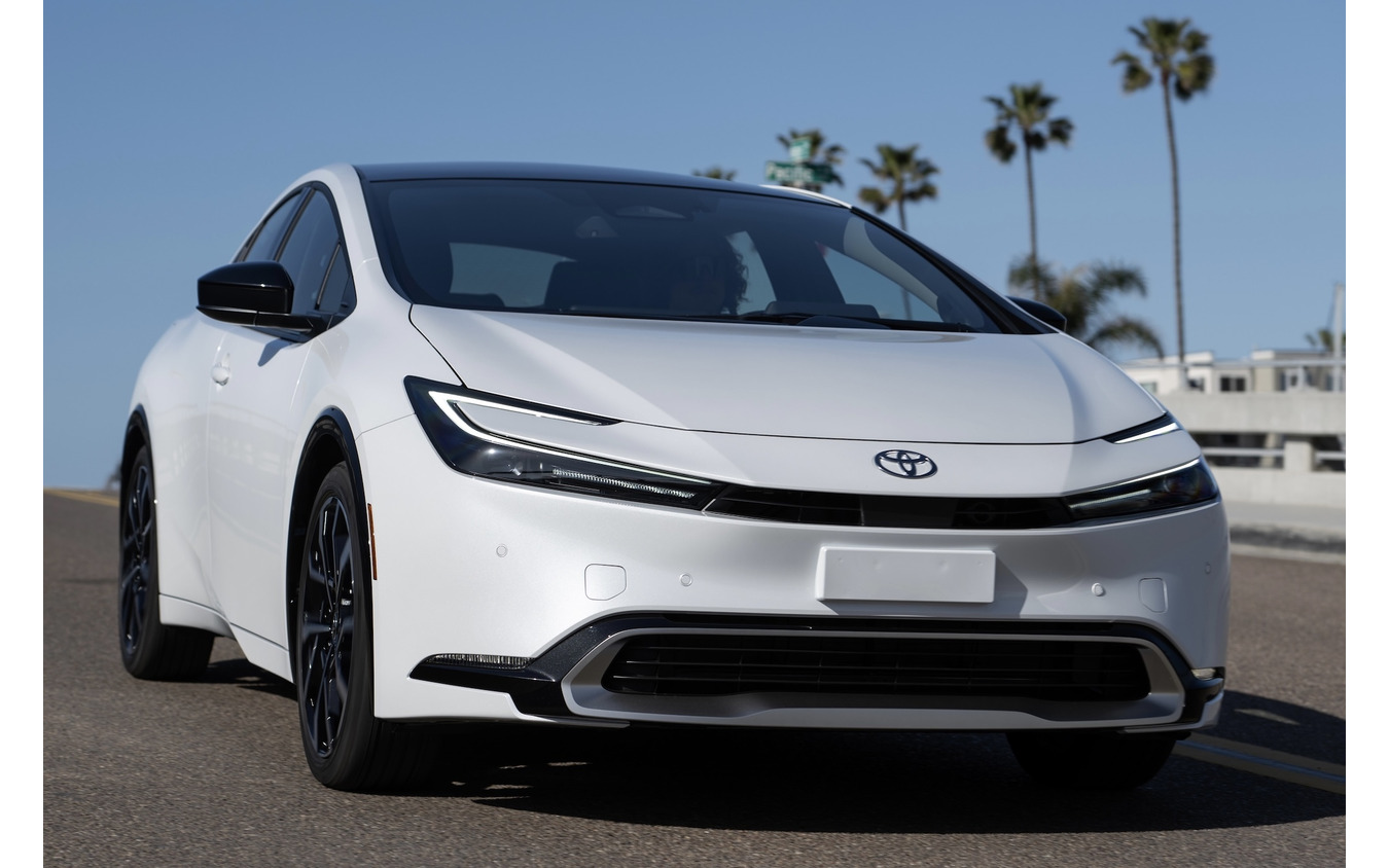 トヨタ プリウスPHEV 現行北米仕様2027年型