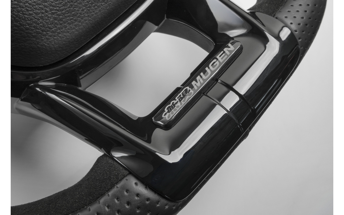無限 ホンダ『プレリュード』用スポーツステアリングホイール