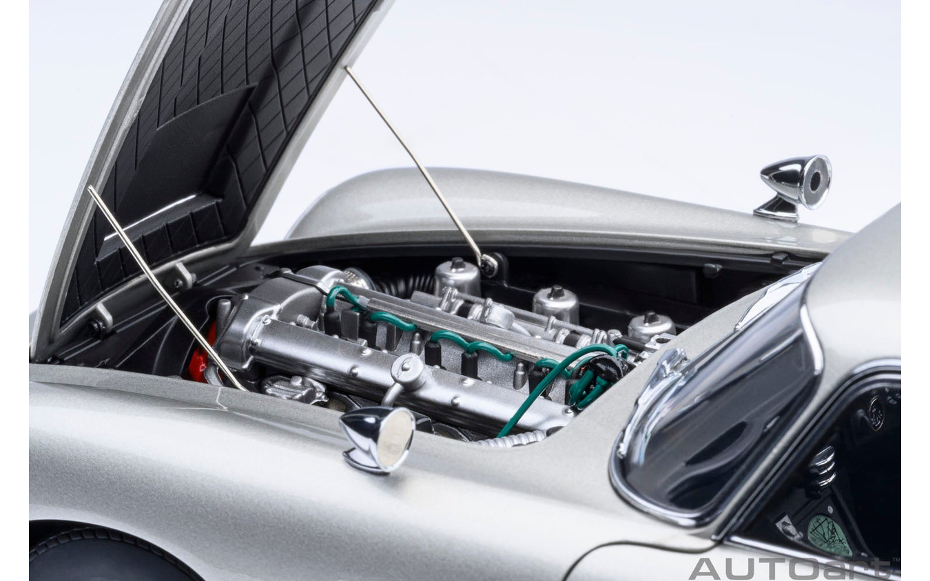 AUTOart製「007／ゴールドフィンガー」アストンマーチンDB5の1/18スケールモデル