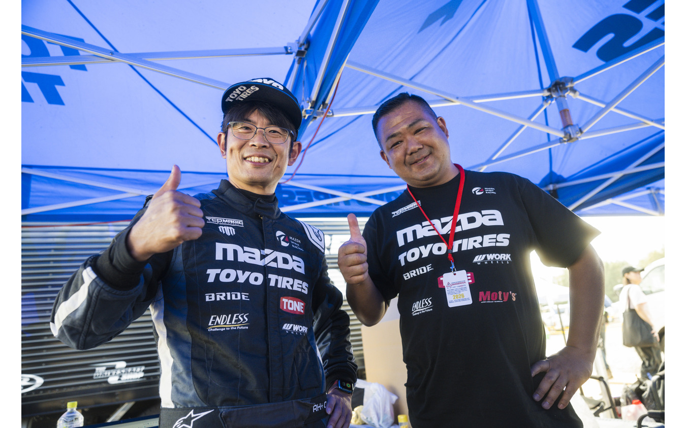 寺川 和紘選手（左）川戸 泰介代表（右）