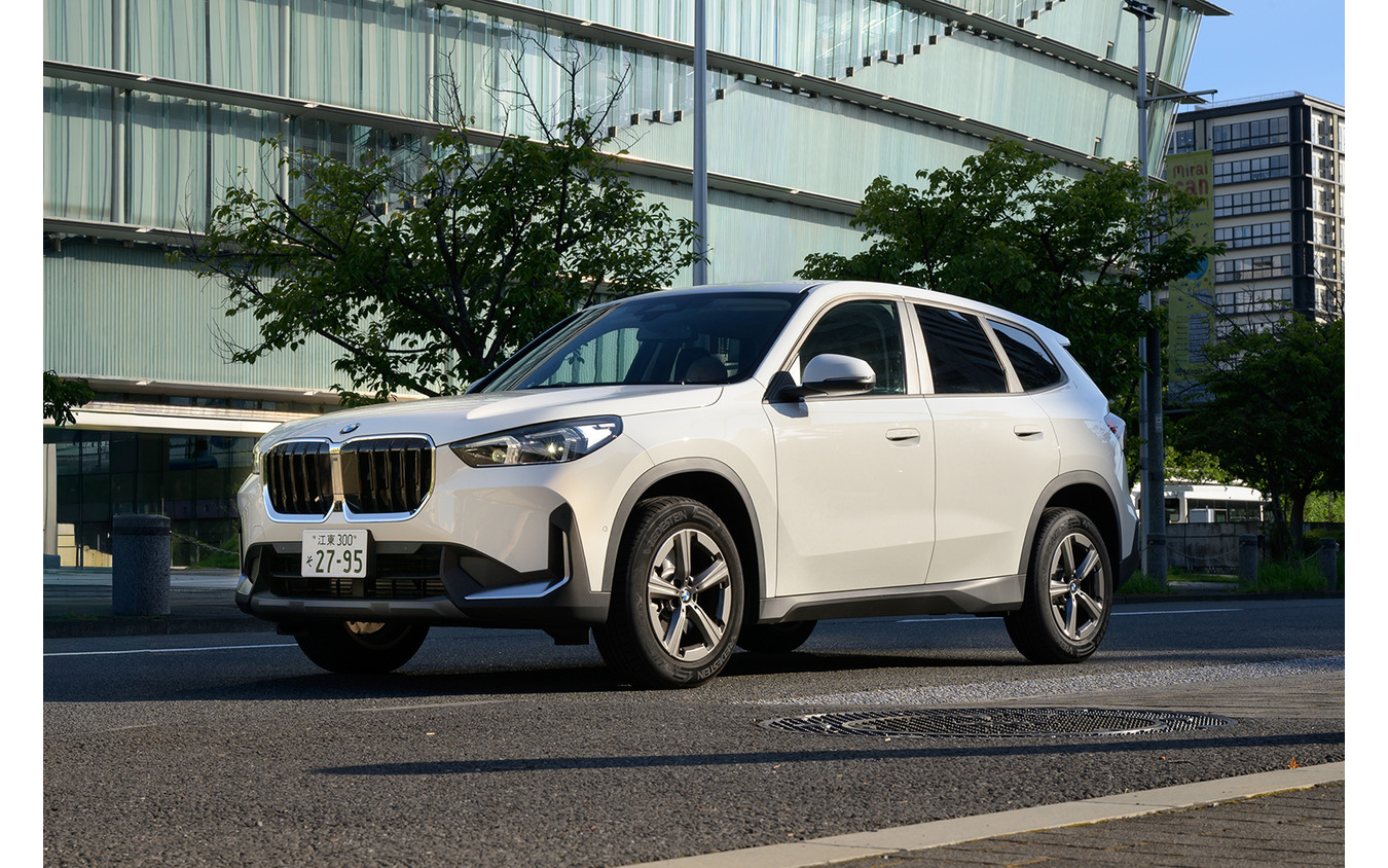 【BMW X1 新型試乗】走る楽しさ以外のBMWの原点とは何か？ 525万円のエントリーグレードの実力