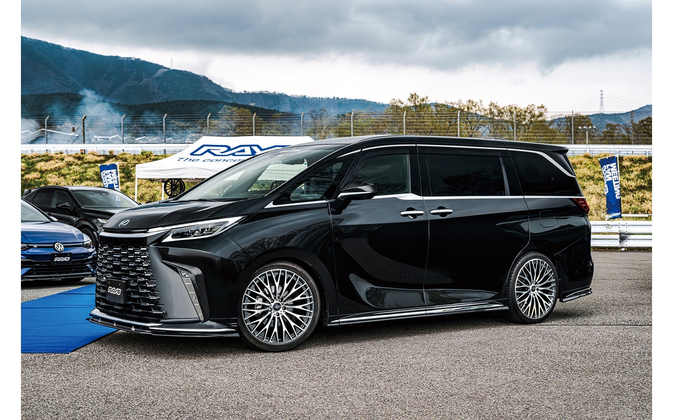 RAYS HOMURA 2×15R × LEXUS LM