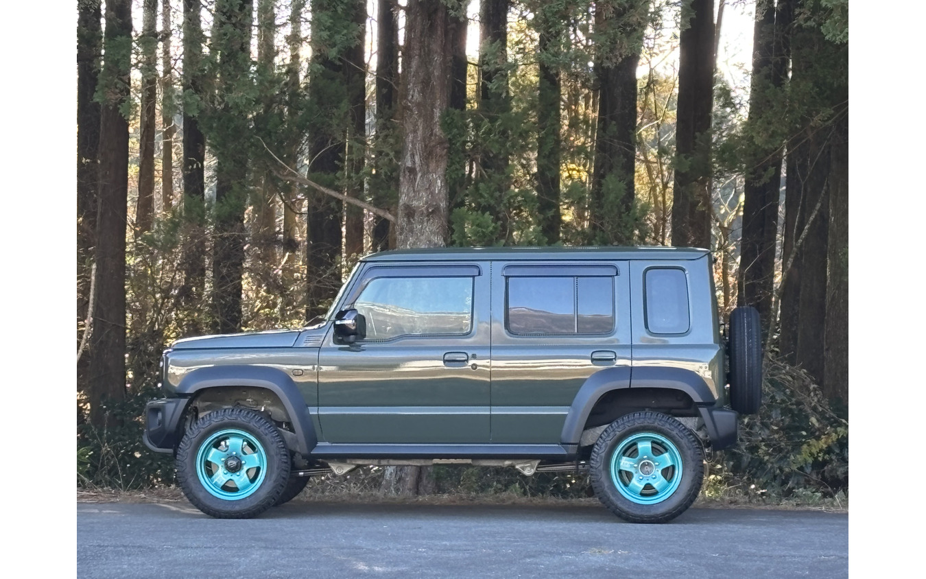 HKS ハイパーマックスG+（リフトアップ）ジムニーノマド装着例