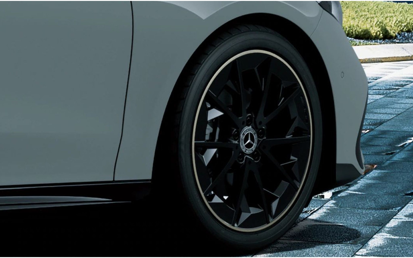 メルセデスベンツ CLA 200 with EQ Technology Launch Edition