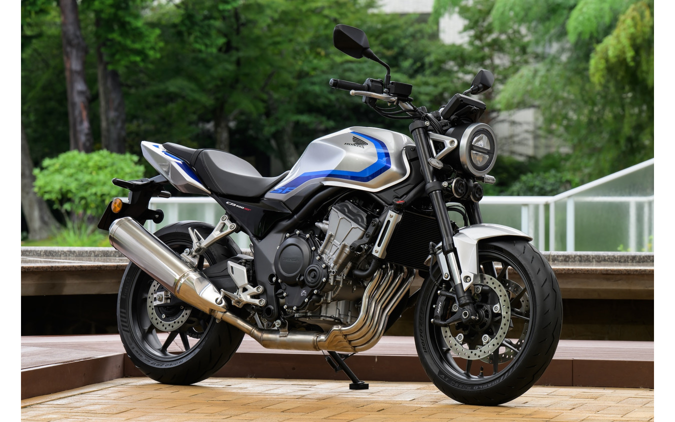 ホンダ CB400 SUPER FOUR E-Clutch（ウルフシルバーメタリック）