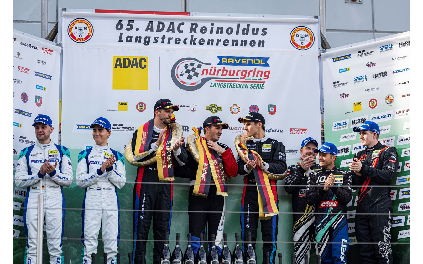 ヨコハマタイヤ「アドバン」装着のBMW『M4 GT3 EVO』がNLS第8戦で総合優勝