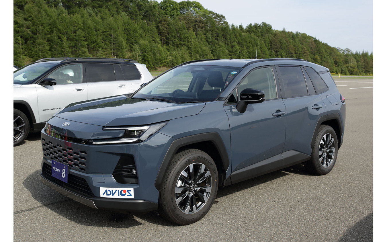 アドヴィックスの普及型回生協調ブレーキ「AHB-C」を搭載するトヨタ『RAV4』