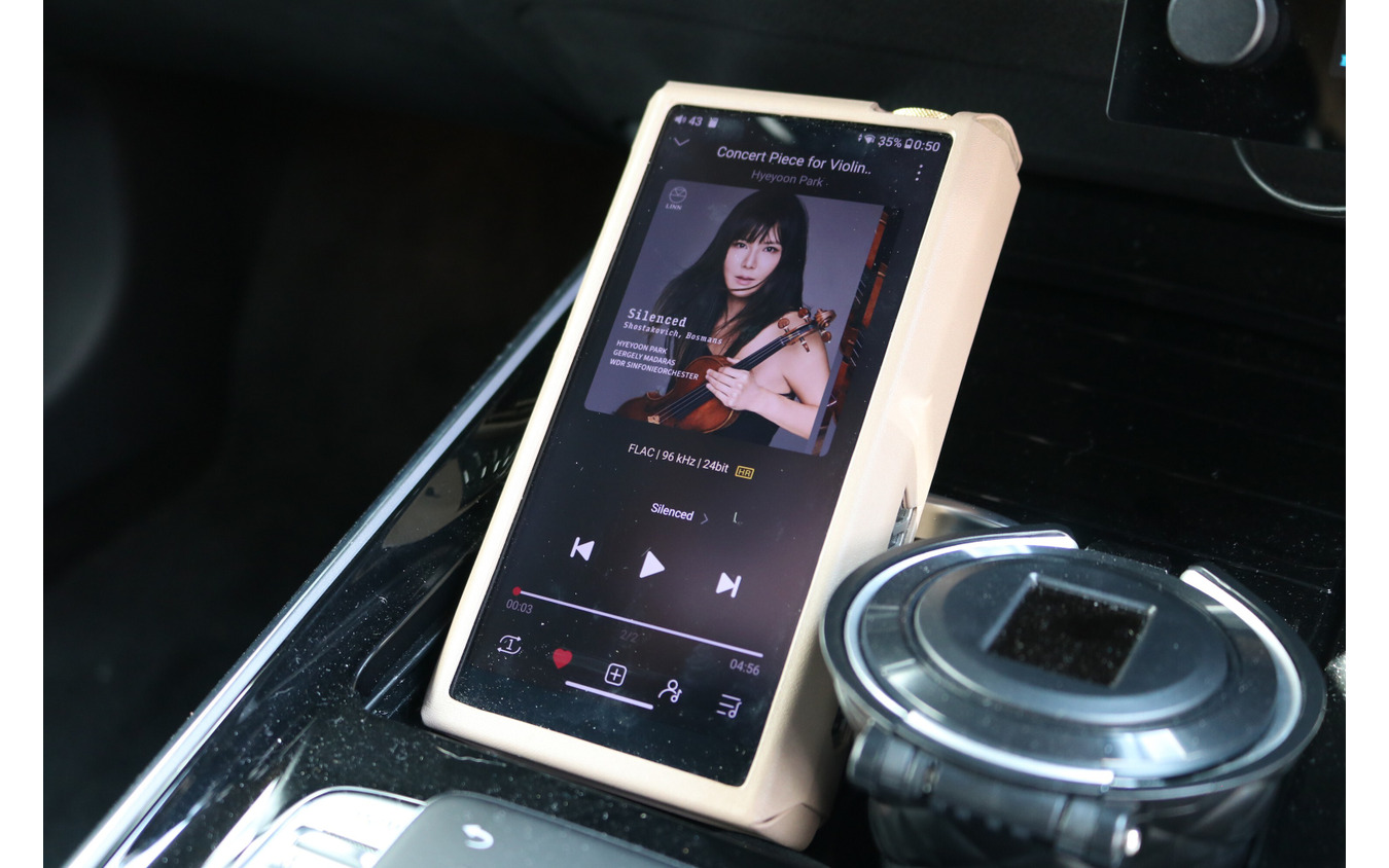 オーディプレイヤーにはFiioのM27チタニウムを採用。音源の高品質でシステム全体のサウンドをかさ上げしている。