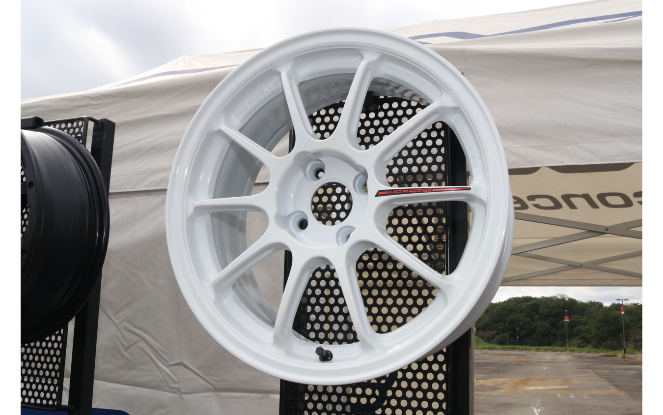 FDJ2（フォーミュラ・ドリフト・ジャパン2）で供給されているMID RACING R10EVO