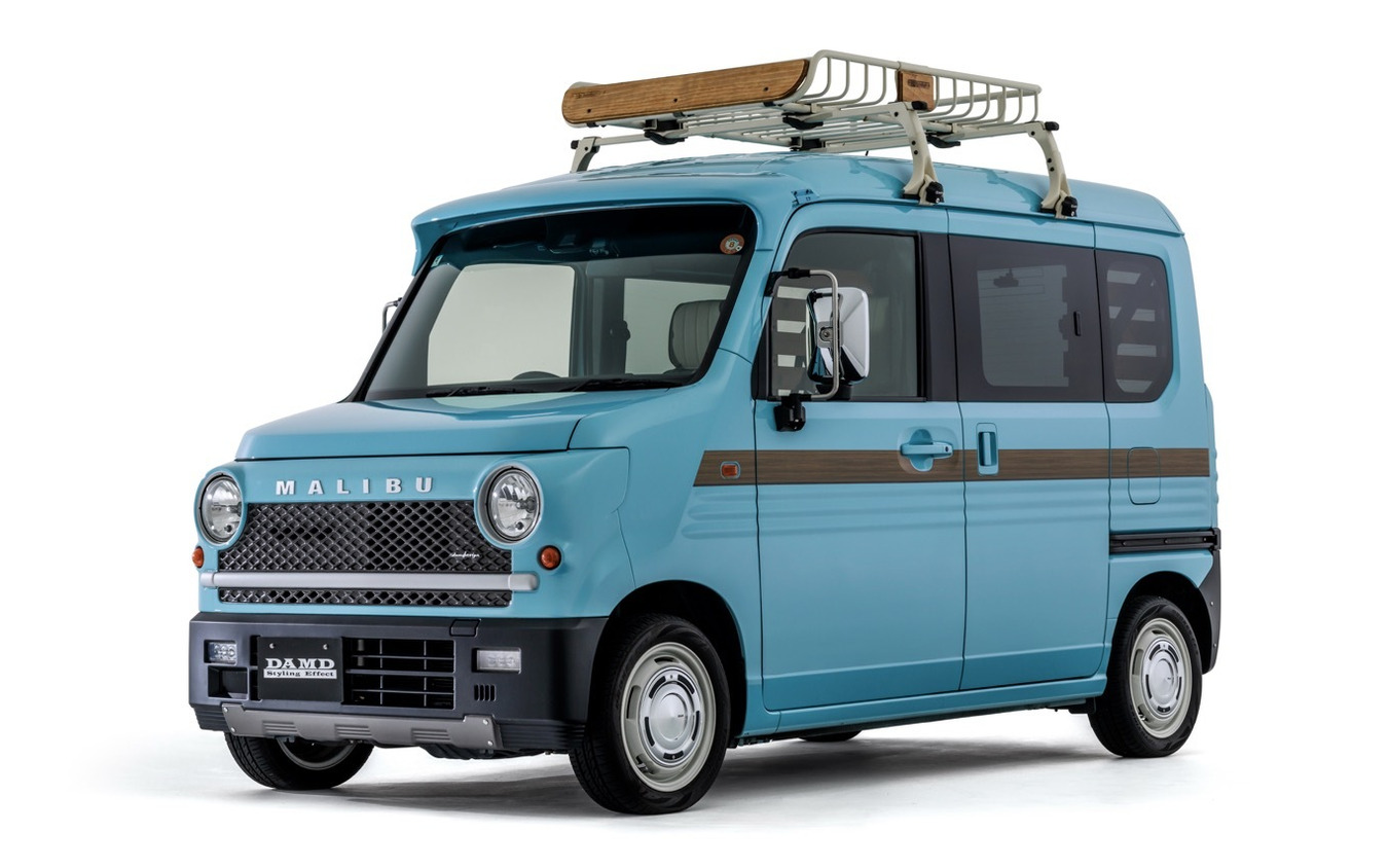 ダムドの「トラックミラー for N-VAN」と「ルーフバイザー for N-VAN」装着車両