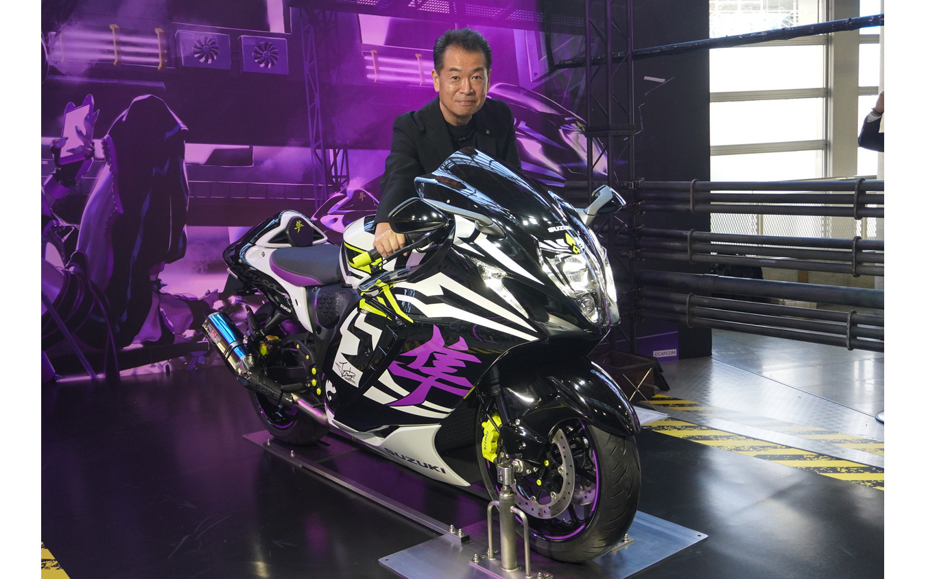 スズキ Hayabusa Tuned by JURIと二輪事業本部長の伊勢敬常務