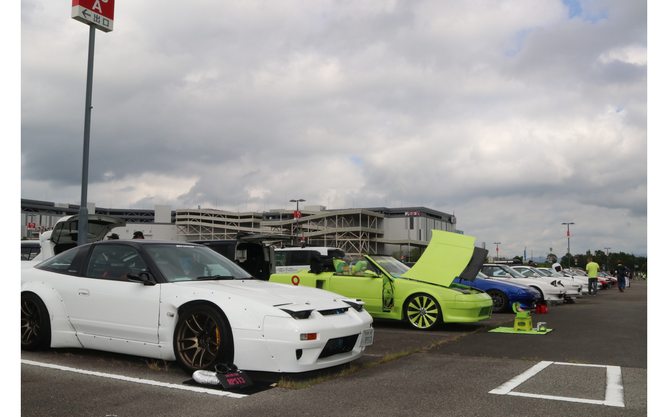CARTUNE ALL USERS MEET…神戸三田プレミアムアウトレット駐車場