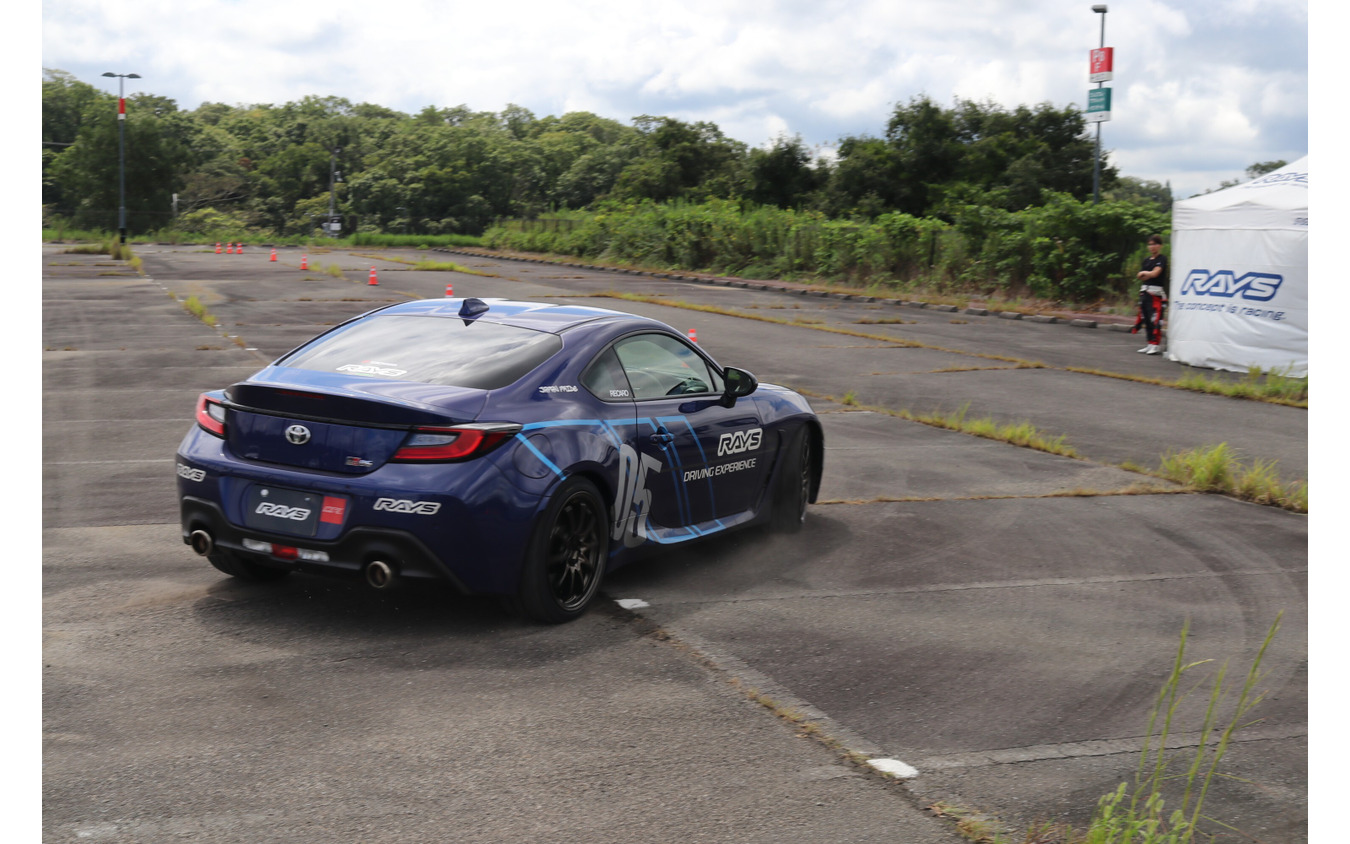 CARTUNE ALL USERS MEET…神戸三田プレミアムアウトレット駐車場