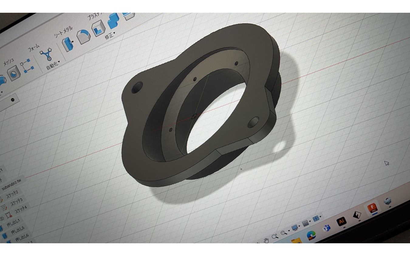 ダッシュ上部のツイーター取り付けスペースに角度をつけたツイーターパネルを設置するのも3Dプリンターならではの成型となる