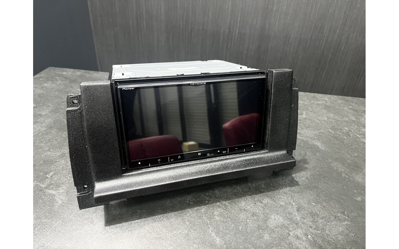 DINスペースの取り付けパネルのワンオフやフェイスパネルを新たに作るなども3Dプリンターの守備範囲となる