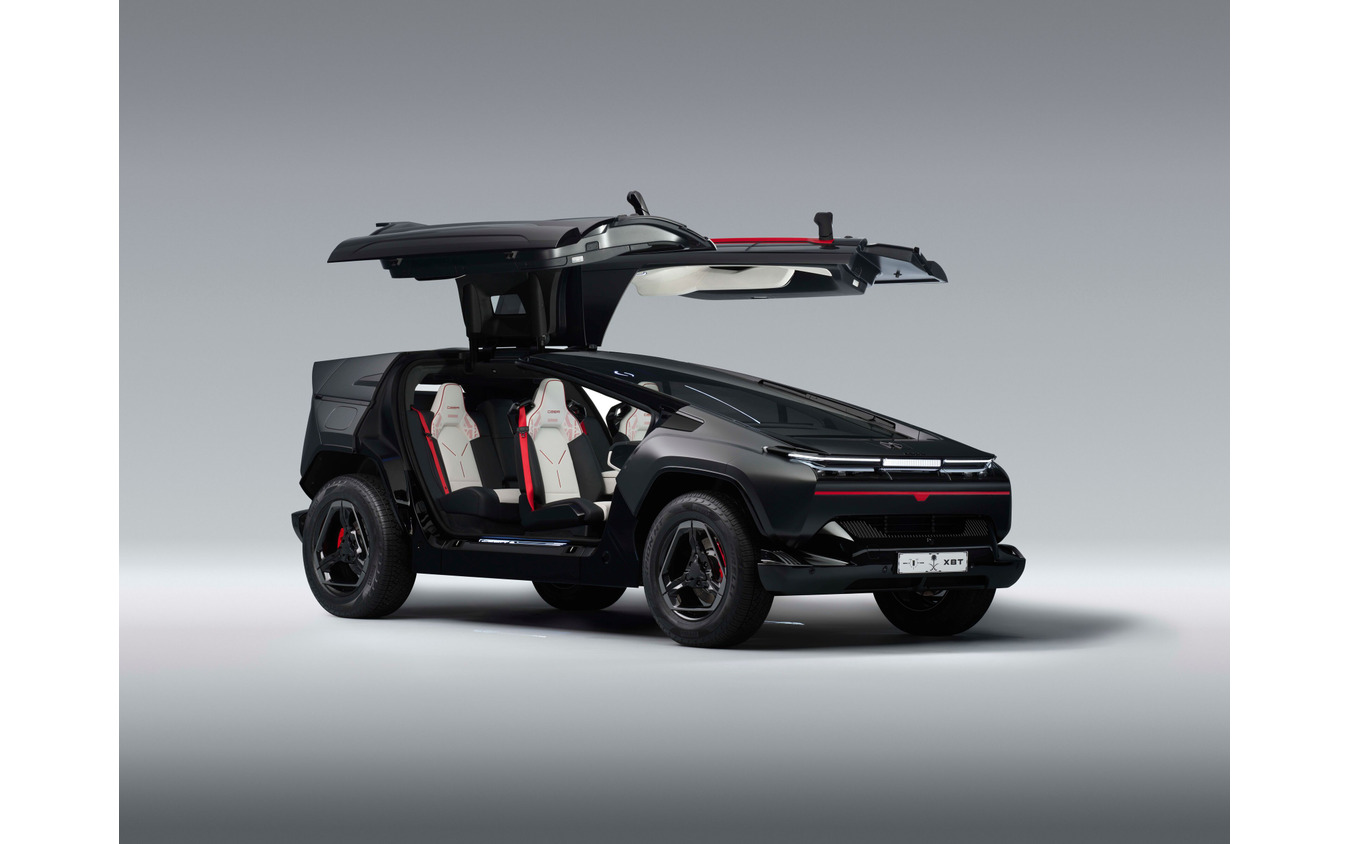 サウジ初のEVブランド「CEER」の『EXOBOT』