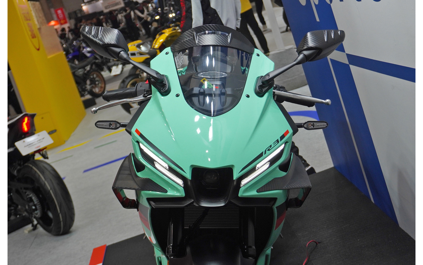 カーボンライク外装アクセサリーを装着したヤマハ YZF-R3（大阪モーターサイクルショー2026）