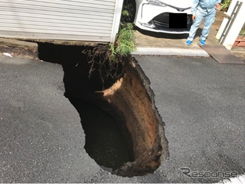 東京調布の住宅街で道路陥没 地下で外環道トンネル工事 新聞ウォッチ レスポンス Response Jp