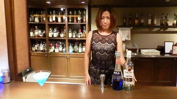 タイで働く女性たち　第15回　「何もない普通のバー」Anchorのカウンターに立つ太田さちこさん