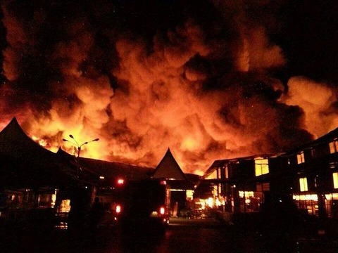 プーケットの大規模ＤＳ全焼　年商６０億バーツ、従業員３０００人