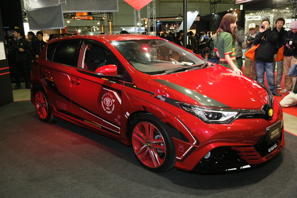 東京オートサロン16】ジオニックトヨタ シャア専用 オーリスII