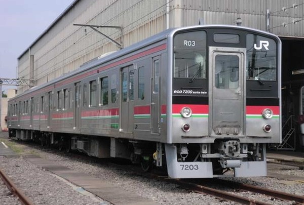 四国　１２１系 JR四国、旧国鉄121系電車をリニューアル…CFRP台車「efWING」導入