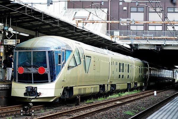 JR東日本「TRAIN SUITE 四季島」、関東の車両基地に搬入 8枚目の