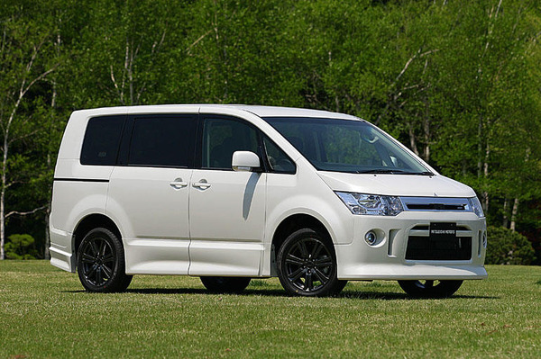 三菱 デリカ D:5 2WD】オンロードスポーツの「ローデスト